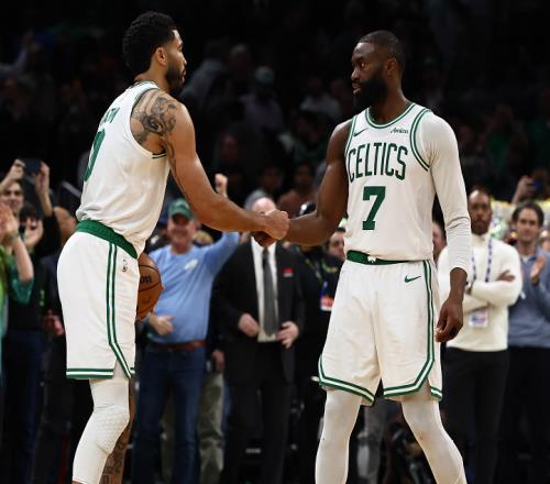 隨著綠軍4連勝，熱火26分慘敗！東部最新排名出爐，510大亂斗