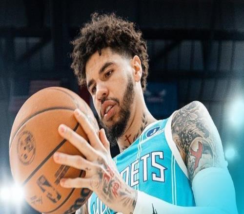 塔圖姆23+5+4布朗轟35分，鮑爾6記三分帶不動克神，綠軍逆轉黃蜂