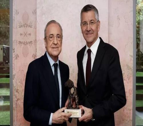 傳統(tǒng)環(huán)節(jié)，弗洛倫蒂諾和海納賽前率兩隊(duì)代表團(tuán)會(huì)面