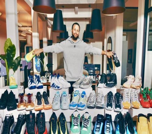 優(yōu)質(zhì)偶像！庫里將拍賣所有本賽季上腳的球鞋，收入捐贈基金會