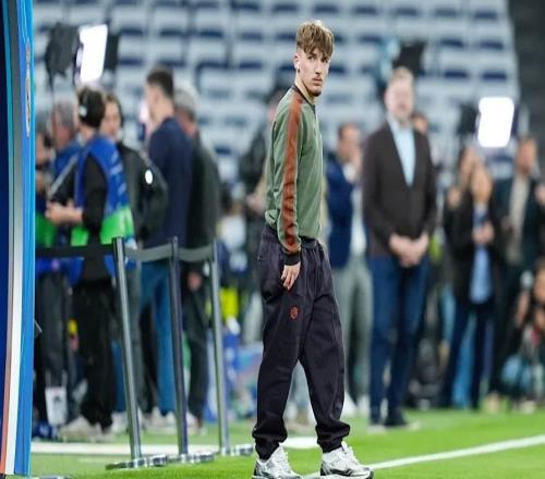 圖片報：卡爾全家都在伯納烏看球，不過他未能獲得出場機會