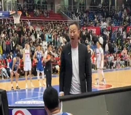 體壇壹評外援耍脾氣鬧性子，“哄著打”不見效，立規(guī)矩更重要