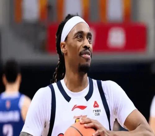 一場(chǎng)逆轉(zhuǎn)兩人閃光廣東東陽(yáng)光隊(duì)加時(shí)戰(zhàn)勝青島隊(duì)