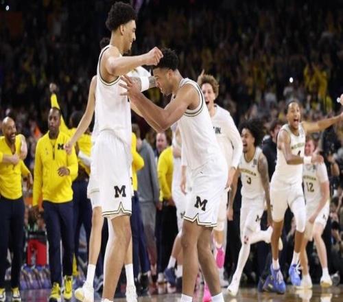 密歇根奪冠40分鐘后，助教偷拍了一張"挖墻腳"現(xiàn)場