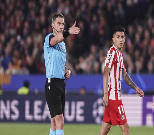 歐冠已連續(xù)三年現手接球爭議，裁判一次判點，兩次無表示