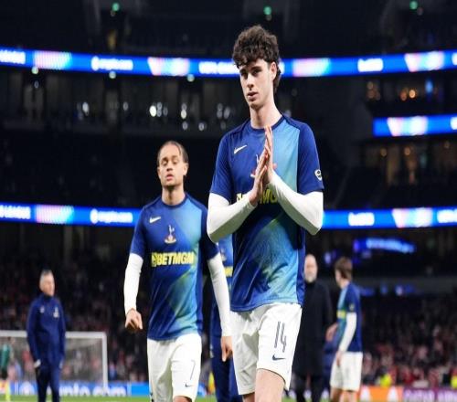 熱刺13場(chǎng)不勝陷保級(jí)泥潭，20歲"瑞士軍刀"成唯一遮羞布