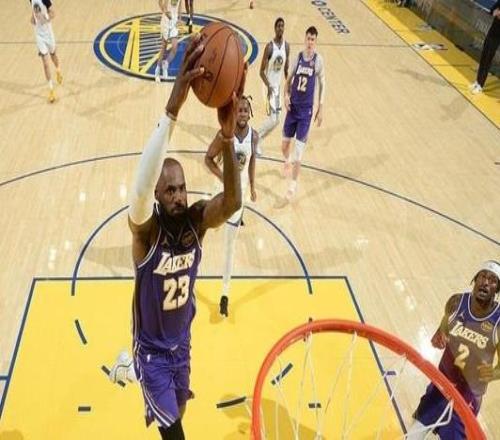 詹姆斯26+8+11庫里休戰湖人輕取勇士