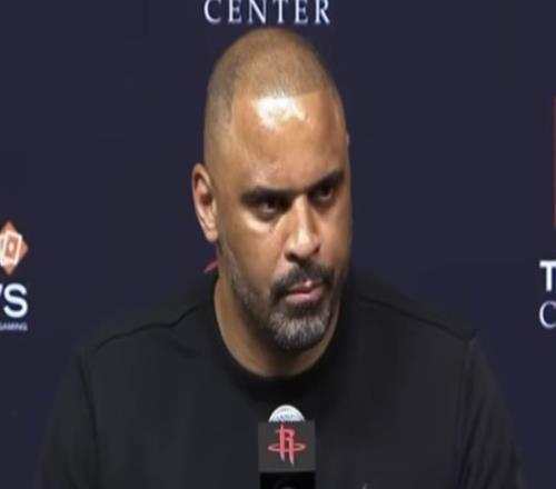 烏度卡：，第四節(jié)打得很差，不能只在落后或者膠著時(shí)才好好打