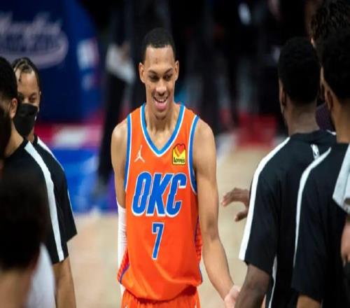 17歲賺了一百萬(wàn)美元，25歲被CBA裁員