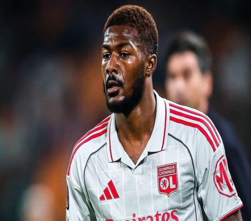 歐聯(lián)杯15人名單藏了3年，老球迷看到第7個(gè)名字愣了