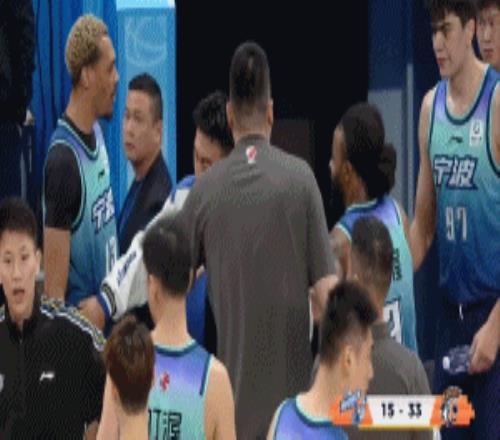 17歲賺了一百萬(wàn)美元，25歲被CBA裁員