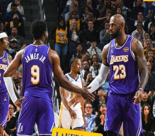 湖人大勝勇士！詹姆斯轟26+8+11+3大紀(jì)錄，布朗尼10+3成小斯馬特