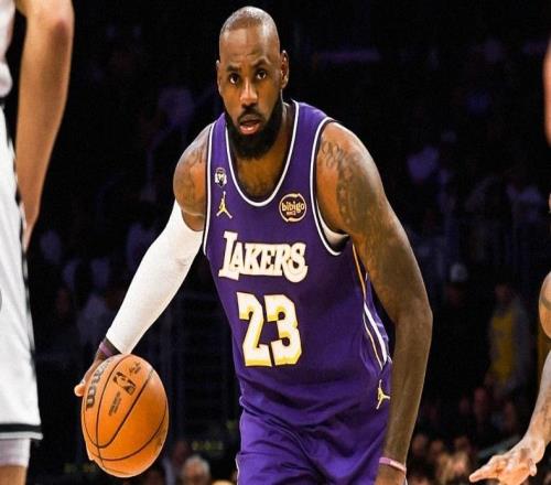 創歷史！詹皇父子連線連續上演老詹26+8+11屢送暴扣奪回第四