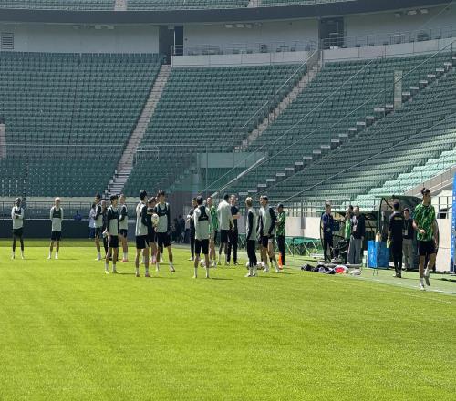 國安在工體進行賽前訓練，達萬、王剛、茹子楠等隨隊參加