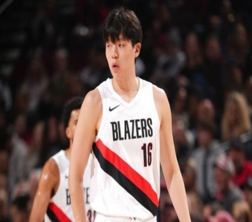 開拓者大勝快船，楊瀚森打出五零之光表現(xiàn)，小卡很絕望