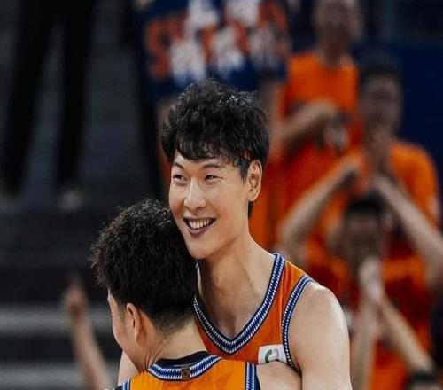 上海男籃主場20連勝創(chuàng)紀錄險勝福建取常規(guī)賽18連勝