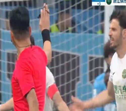中超巨大爭議！劉浩帆進球被吹，浙江球員集體暴怒，羅斯氣笑了
