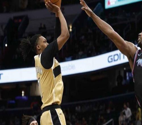 近26場(chǎng)狂輸25場(chǎng)焊死副班長(zhǎng)！奇才創(chuàng)NBA最慘紀(jì)錄，猛沖狀元簽了