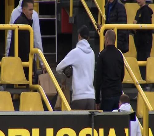 解約條款引發球迷不滿，主持人：施洛特貝克拒絕接受賽后采訪