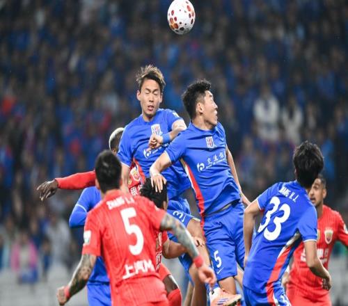 10險勝！6萬球迷現(xiàn)場見證，上海申花擊敗上海海港，5輪不敗