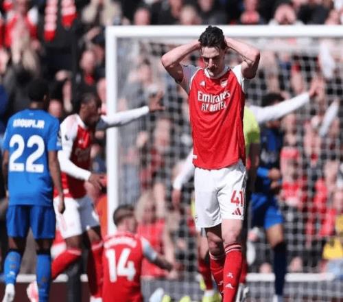 12崩盤！阿森納遭櫻桃軍團雙殺，9分優(yōu)勢一夜蒸發(fā)，曼城笑了