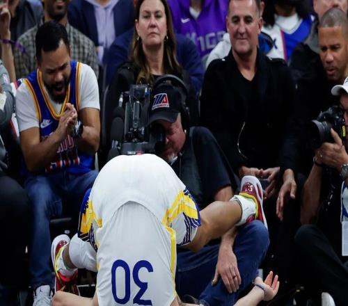 笑不活了！庫里因隊友學狗叫吃T全過程