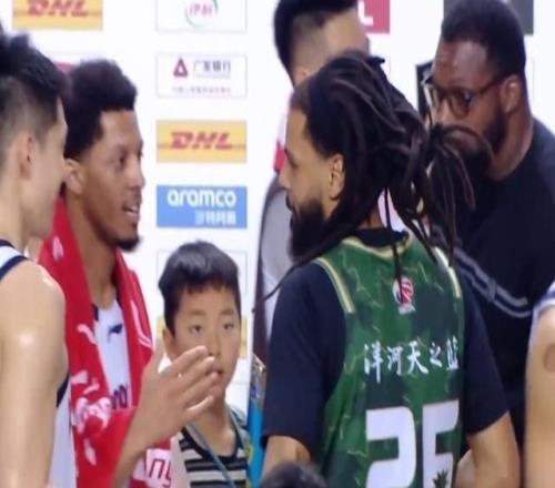 說唱歌手科爾CBA首秀5中0引熱議！媒體人：這也是他的人生時刻