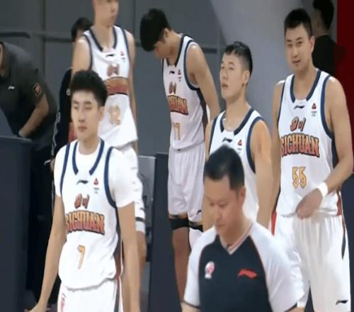 深圳12連勝VS四川37連敗！CBA兩極分化，多隊卡位戰火紛飛