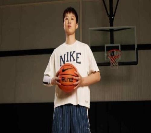 中國女籃19人集訓(xùn)名單：韓旭李月汝領(lǐng)銜張子宇在列鄧雨婷入選