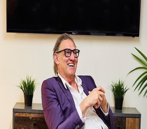 阿森納傳奇亞當(dāng)斯將發(fā)布新書，慶祝自己成功戒酒30周年