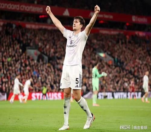 一片大好！曼聯(lián)再贏一場，卡里克將追平阿莫林，20年未負(fù)利茲聯(lián)