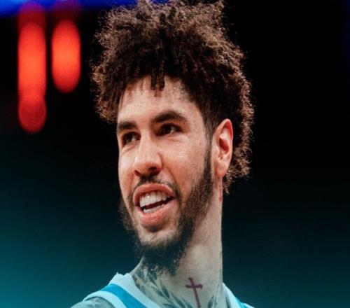 近五戰(zhàn)扔73記三分！為搶隊(duì)友三分王太拼：三球憾負(fù)1記比肩水花