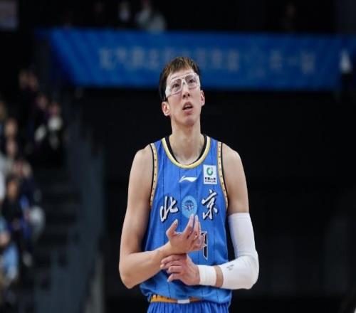 本土內線PK！王哲林24+17+9前板完勝周琦總分超劉煒豪取19連勝