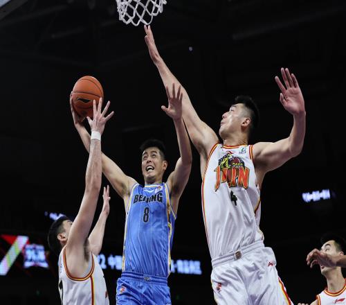 場均僅11+9，生涯新低！才30歲狀態(tài)就開始下滑，你比易建聯(lián)差遠了