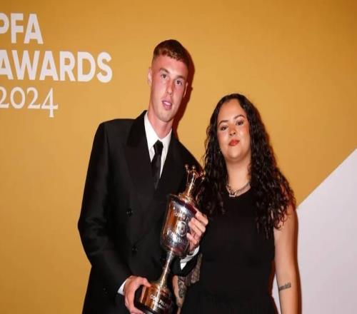 球迷調(diào)侃帕爾默很快加盟曼聯(lián)，其姐姐否認(rèn)：我駁斥