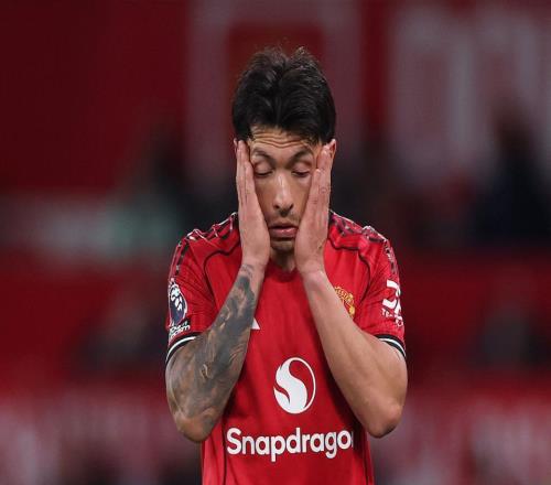 曼聯(lián)遭重創(chuàng)！利馬染紅缺席3場(chǎng)硬仗，被對(duì)手陰了：拽頭發(fā)前遭抓脖