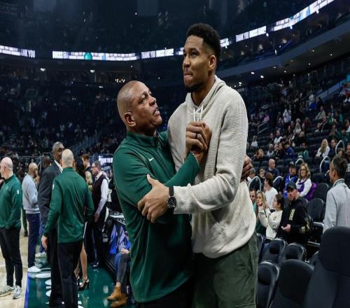 擺爛疑云、將帥失和，字母哥與雄鹿早已同床異夢(mèng)