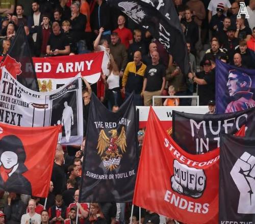 曼聯(lián)官方：對陣利茲聯(lián)時，斯特雷福德看臺上層新增120面旗幟