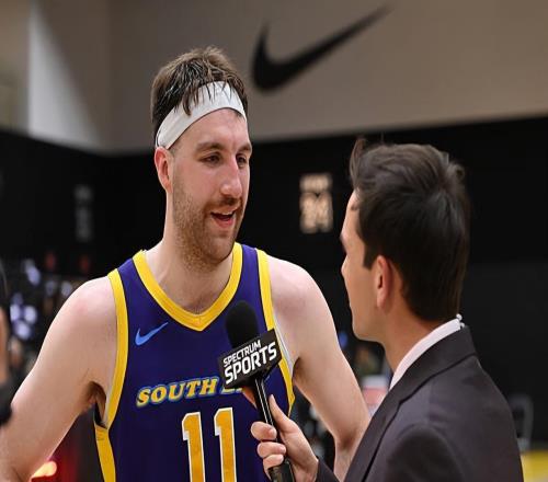 打完了賽季的最后一戰(zhàn)！但湖人在下賽季無論如何都應(yīng)該留下他