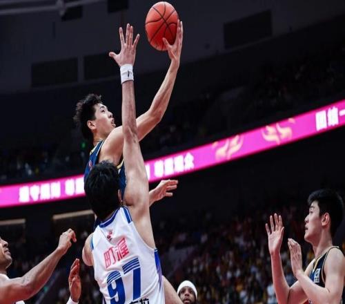 廣東男籃今日早報！徐杰迎來大爆發，杜指導生病缺席，焦泊喬回歸東莞