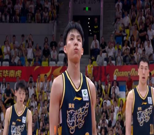 廣東男籃逆轉(zhuǎn)寧波，直通季后賽8強(qiáng)穩(wěn)了！評(píng)分：2人滿分3人不合格