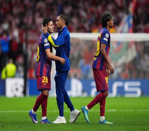 破防！巴薩8000萬巨星打手勢嘲諷馬競：下輪歐冠就回家7萬人狂噓