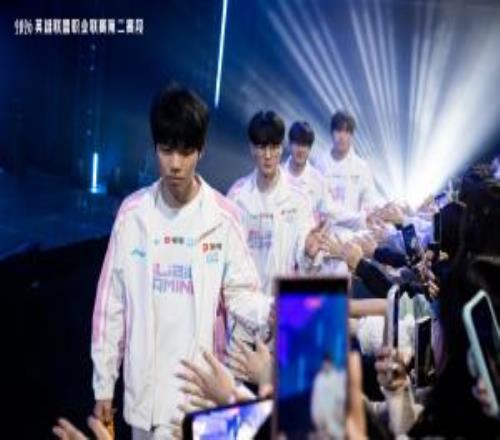 問題出在哪了BLG慘遭TES橫掃無緣常規(guī)賽全勝，誰該為此攬責