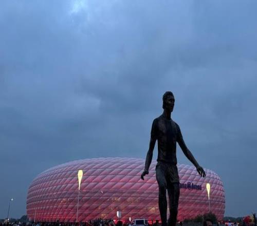 【手記】狂熱安聯(lián)見證足球盛宴，孔帕尼搞定歐洲德比