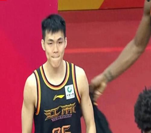 福建男籃8476江蘇男籃，賽后球員表現評分：3滿分3及格2拉垮