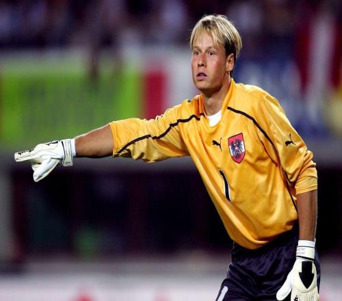 一場12小時后的致敬：足球如何哀悼一個"替補傳奇"