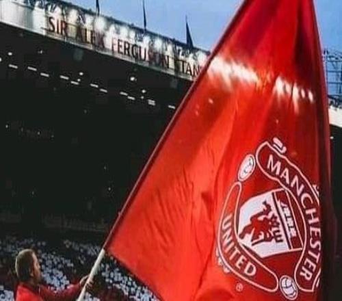 曼聯球迷的晨間暗號：一面紅旗如何篩選同溫層
