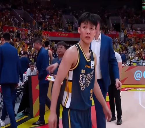 逼廣東隊打京滬！CBA最大黑馬鎖定積分榜第3，杜鋒面臨一輪游