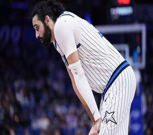 明明狀態(tài)尚可效果不錯(cuò)，為什么魔術(shù)不能給替補(bǔ)中鋒多些表現(xiàn)機(jī)會(huì)