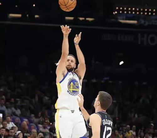 38歲帶傷苦撐43場季后賽都沒撈著！美媒怒斥：又白白浪費(fèi)庫里一季